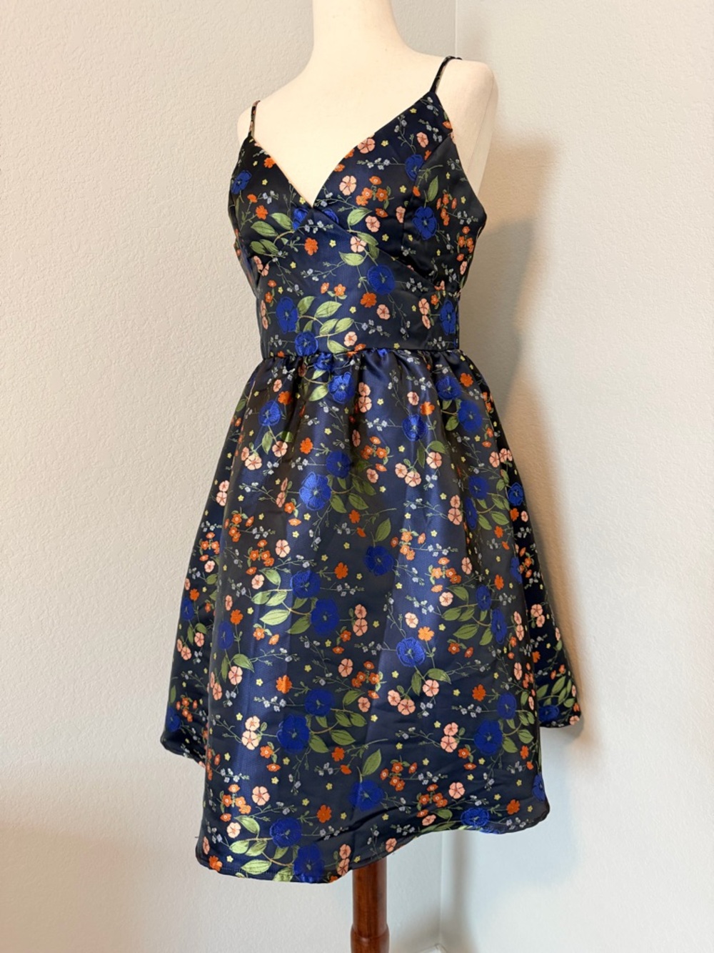 Stunning Fore Collection Floral Jacquard Mini Dress - Picture 3 of 9